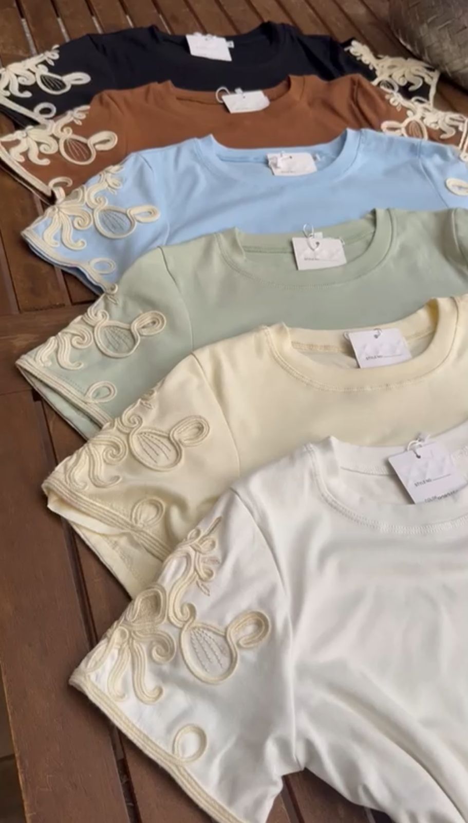 Blusa 100% Algodão Bordada nas Mangas